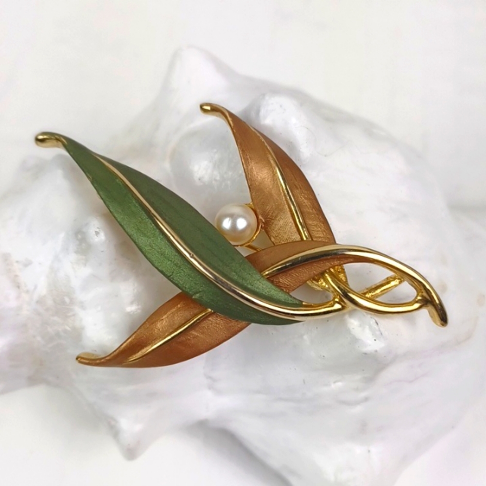Vintage Style Gold Tone & Two Tone Whimsical Leaf & Pearl Brooch - Picture 2 of 8